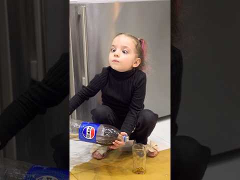 حولان يتصرفون بغرابه