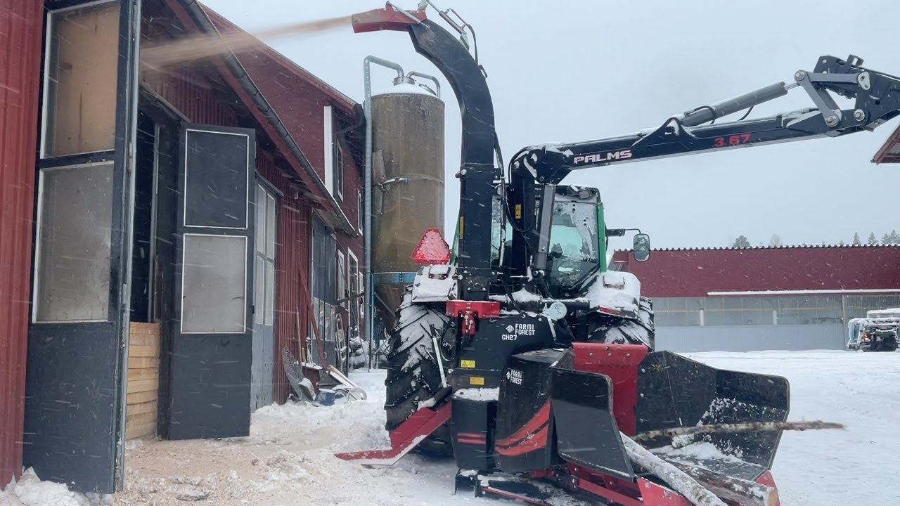 Köp Flishugg med kran Farmi Forest CH 27 på Klaravik