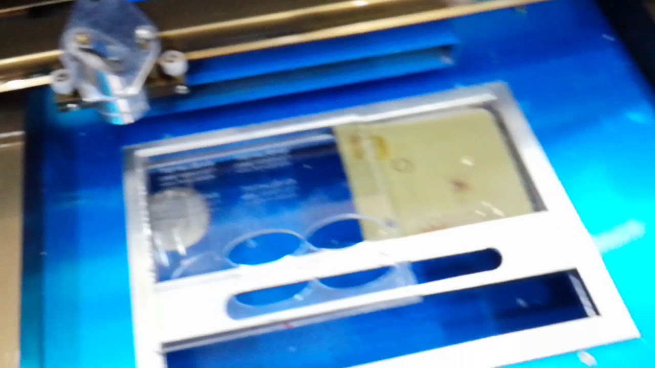 Рязане и гравиране на плексиглас с Лазер К40 - YouTube