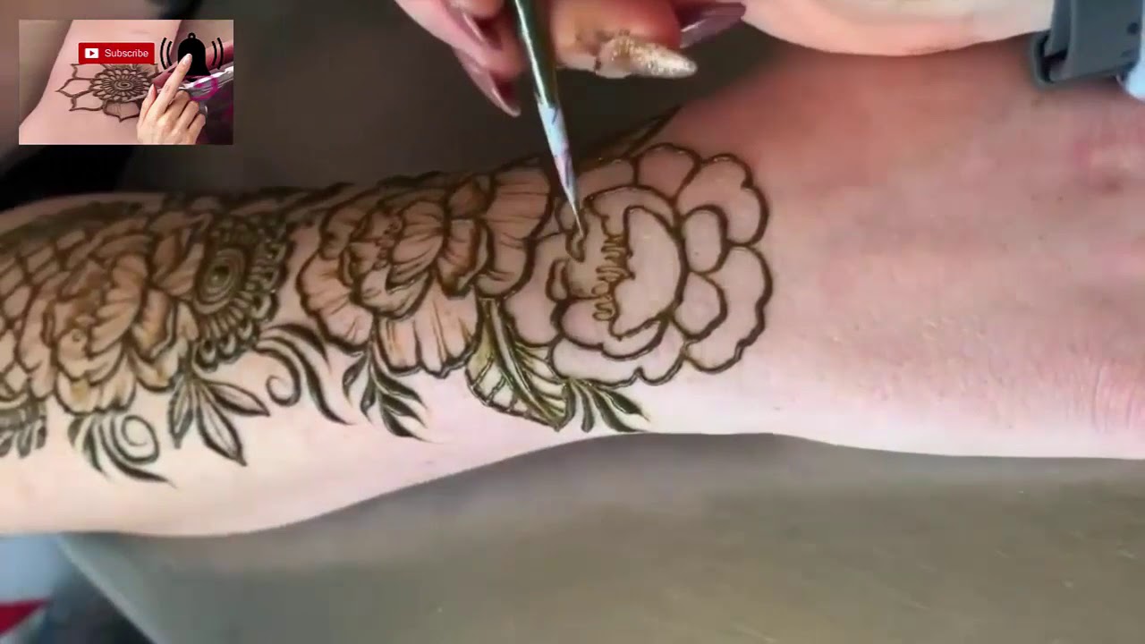 كيف ترسم زخرفة زهرة بالحناء لحضور حفل زفاف How to paint a floral henna decoration for a wedding