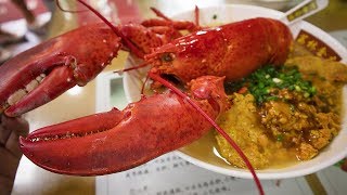 A SUPER LUXURY BREAKFAST:  RICE NOODLES WITH A HUGE BOSTON LOBSTER