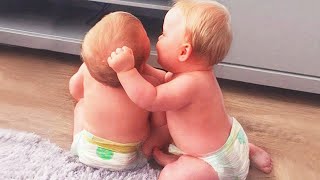 Video Lucu Bikin Ngakak - Bayi Lucu Bikin Ketawa - Bayi kembar bersaing satu sama lain