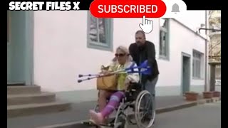 Clip 81 Full Leg Cast Llc, Broken Leg, Crutches