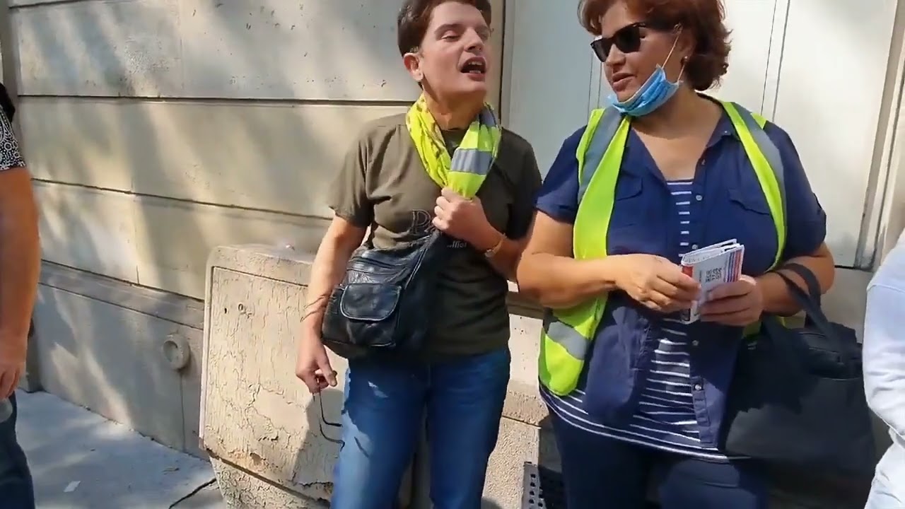 Macron Explosion 