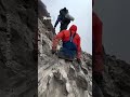 Взобрался на Эверест на одних руках