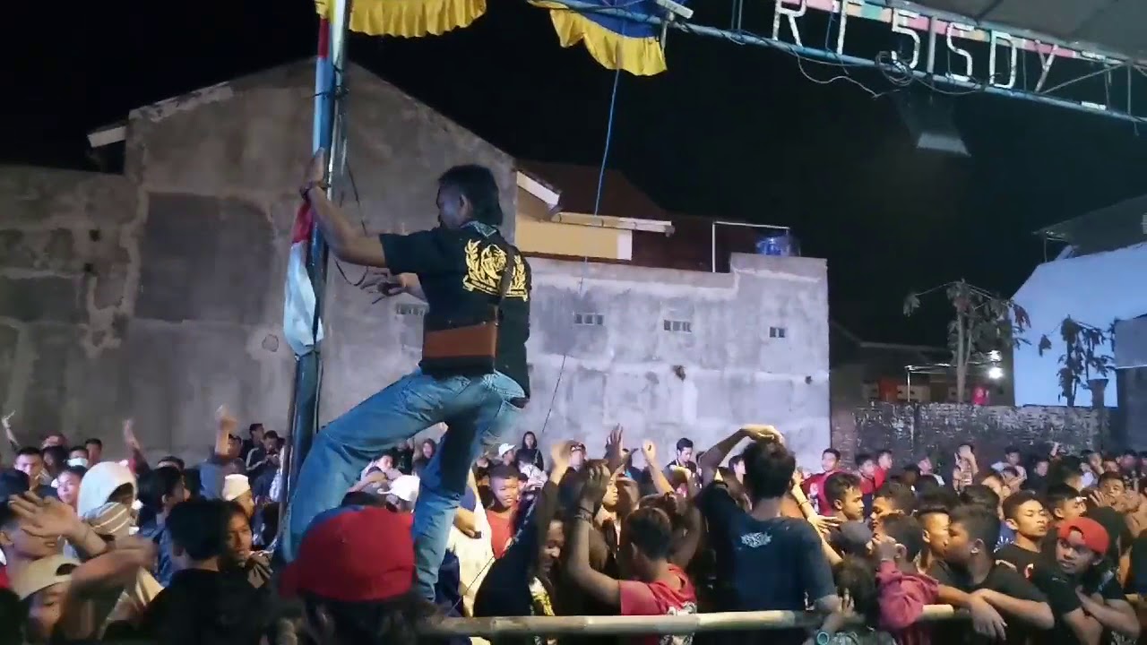 PENONTON   BERANTEM dan SALING LEMPA BRONDUT ARGO MUDO