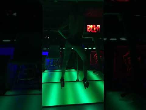 Strip club  sexy rus hatun soyunuyor