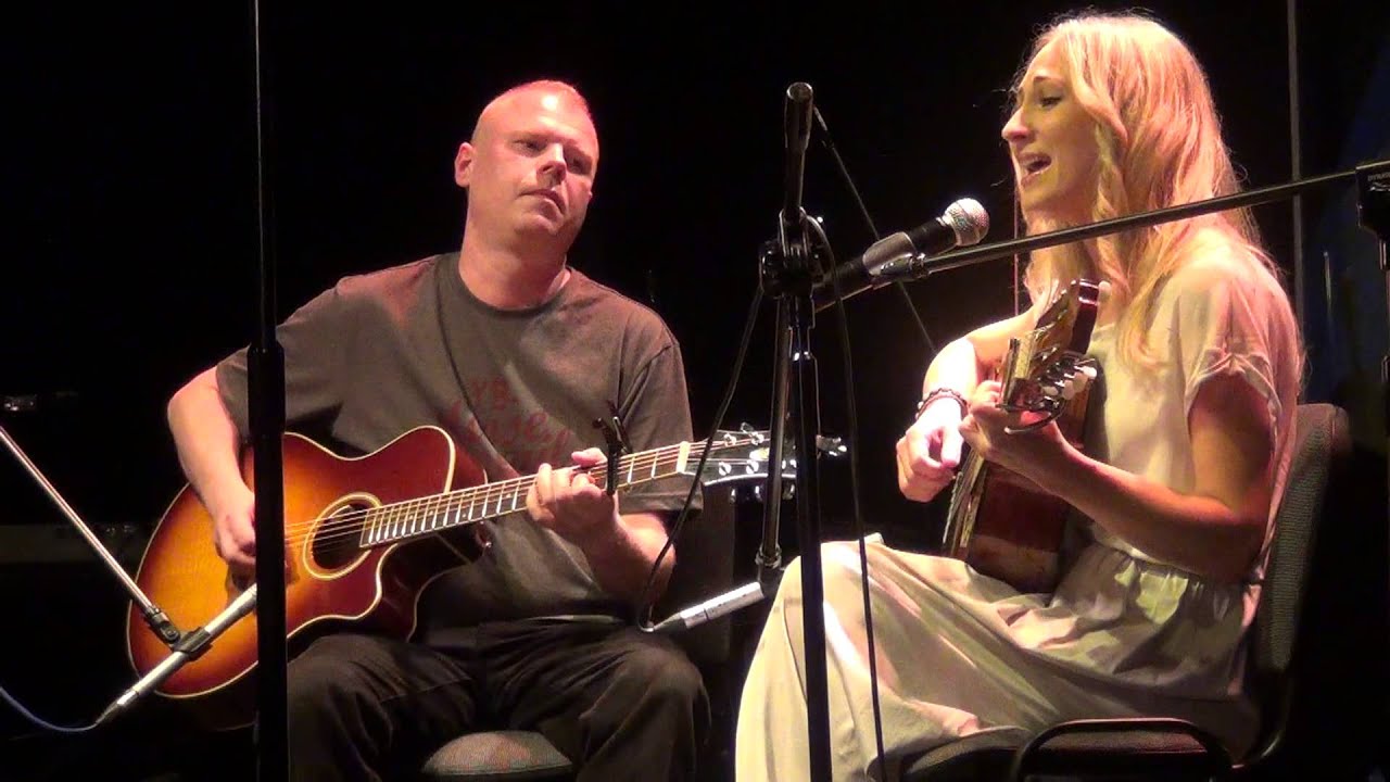 Feels like home -cover by Eliza Sacharczuk - YouTube