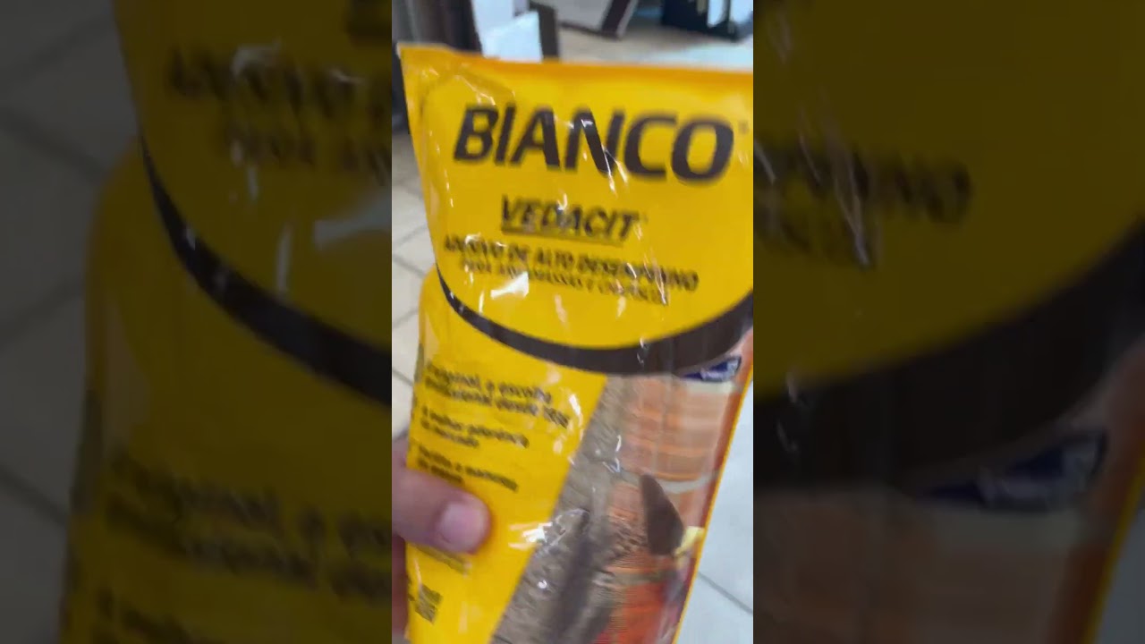 Bianco. Produto que da maior poder de cola (adesivo) nas massas e aumenta a impermeabilidade.