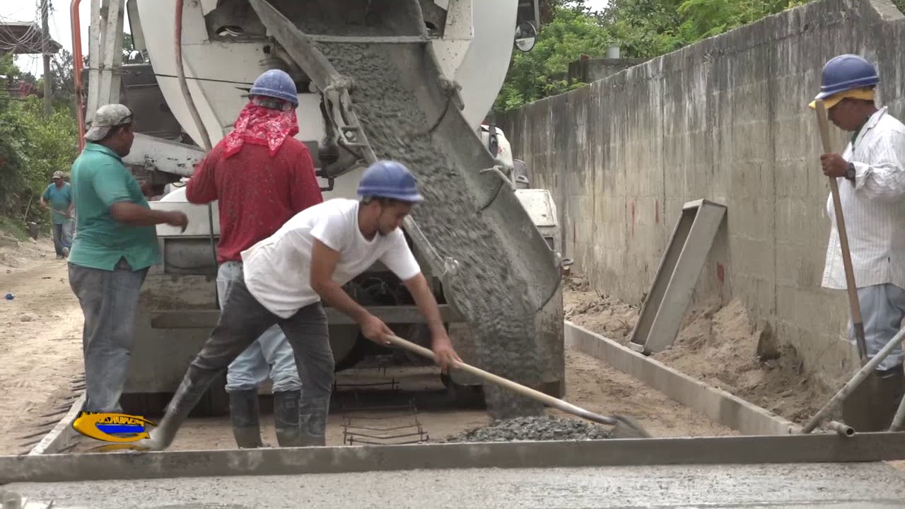 PAVIMENTACIÓN EN SU ETAPA FINAL EN BARRIO EL CHAPARRO - YouTube