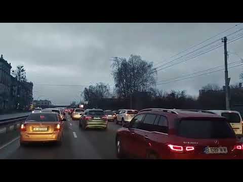 BREAKING: Kiev streets in traffic and air alarm sirens [Russian invasion of Ukraine]