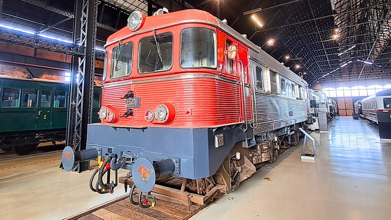 Journey Through Portugal’s Railway History | Full Tour of the National Train Museum - Engines Sound