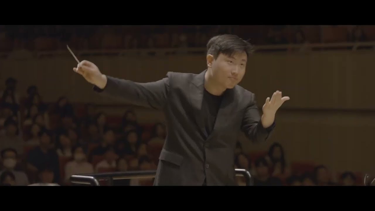 Min Gyu Song conducting the fourth movement of Dvořák’s Ninth Symphony