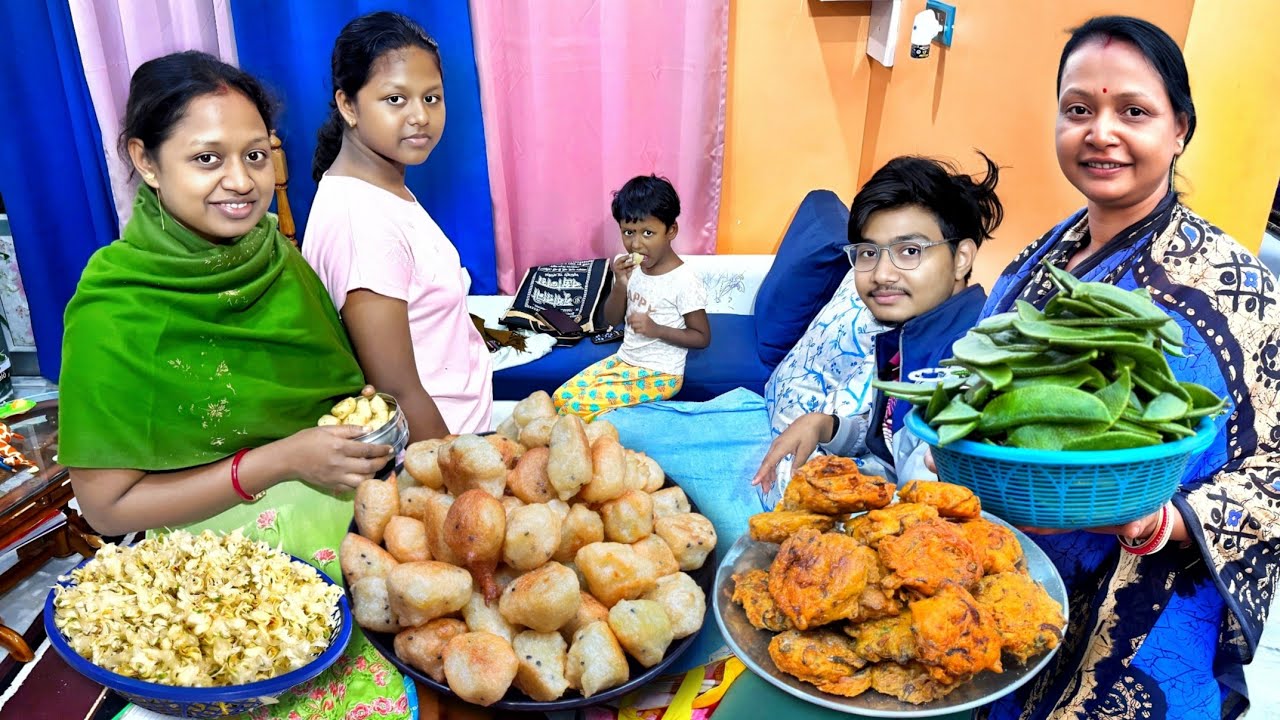 এত স্বাদের বড়া আগে কখনো খাননি! সজনে ফুল আর লাউয়ের বড়ার যুগলবন্দী । বোনঝিদের পাঠালাম।