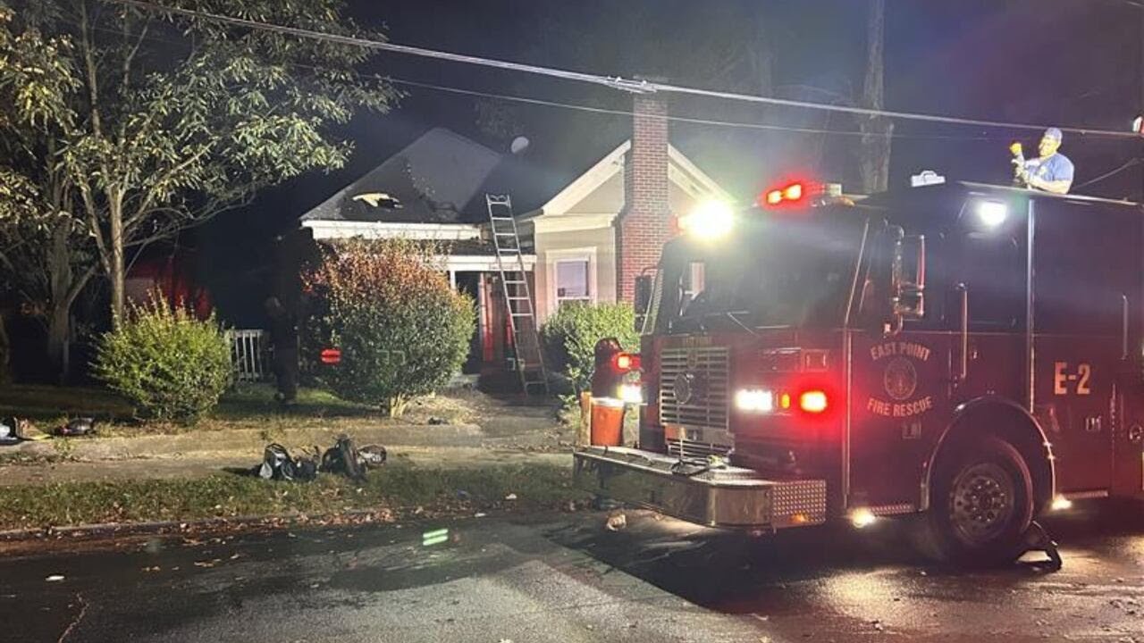 Family displaced after fire damages home in East Point - YouTube