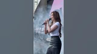 SELENDANG BIRU ADELLA IRENE GHEA LIVE MONAS