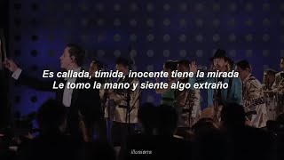 es callada, tímida, inocente tiene la mirada 🤫