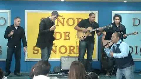Cristo Te Adoramos - Javier Antonetti   Omi Barbos...