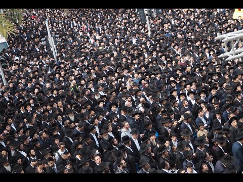 הרב חיים קנייבסקי מובא למנוחת עולמים לקול זעקות שמע ישראל של 750,000 איש