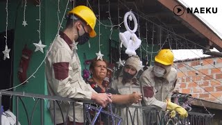 Instalando Alumbrados En Casas Ajenas