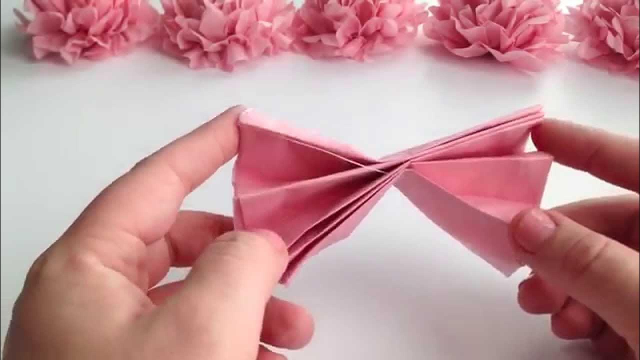 DIY Paper Flowers Ruffled  Paper flower centerpieces, White paper flowers, Paper  flowers