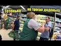 Директор магазина накинулась на камеру / За яйца ответишь!