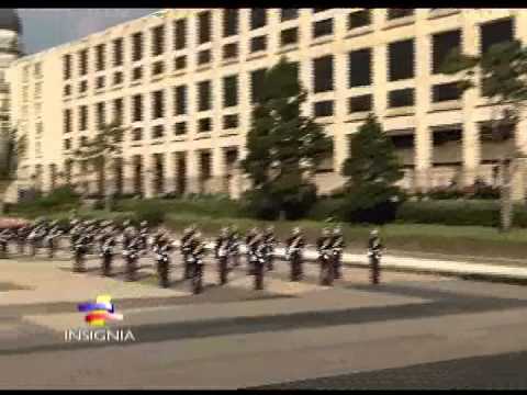 Doblez de la Bandera durante la ceremonia del relevo de La Guardia Presidencial fuerza aerea uruguaya crash
