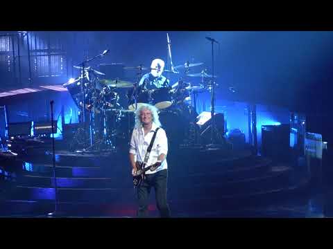 Queen + Adam Lambert ( Bicycle Race 〜 I’m In Love With My Car )