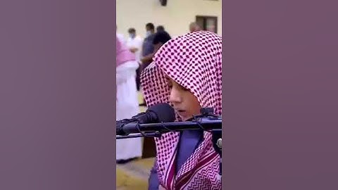 طفل يؤم المصلين صلاة التراويح .. اسمع تفاعله مع الآيات