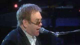 Miniatura de vídeo de "Elton John - Something About The Way You Look Tonight"