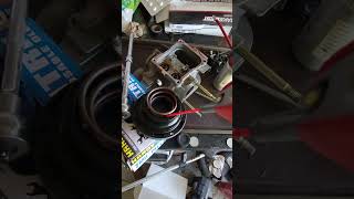 How to free up a Warn locking hub on a super duty. by Handy Scapers LLC 64 views 10 months ago 2 minutes, 46 seconds