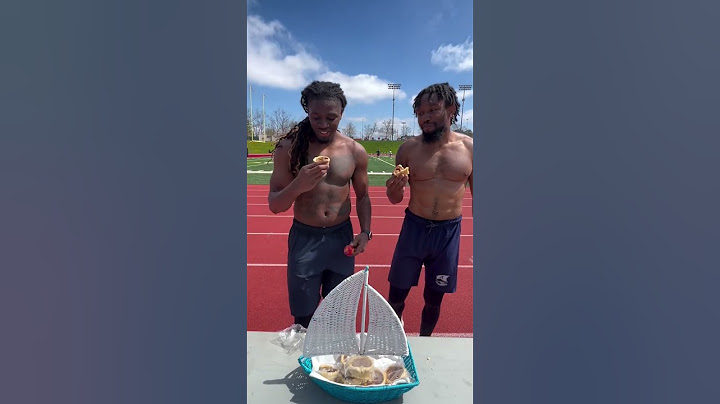 Toronto Argos rookies try Canadian snack butter tarts for the first time #tastetest