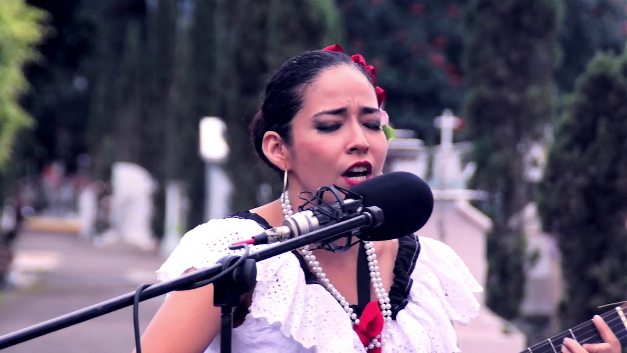 “La calaca flaca” (Oscar Chavez) por Siuamachtli - YouTube