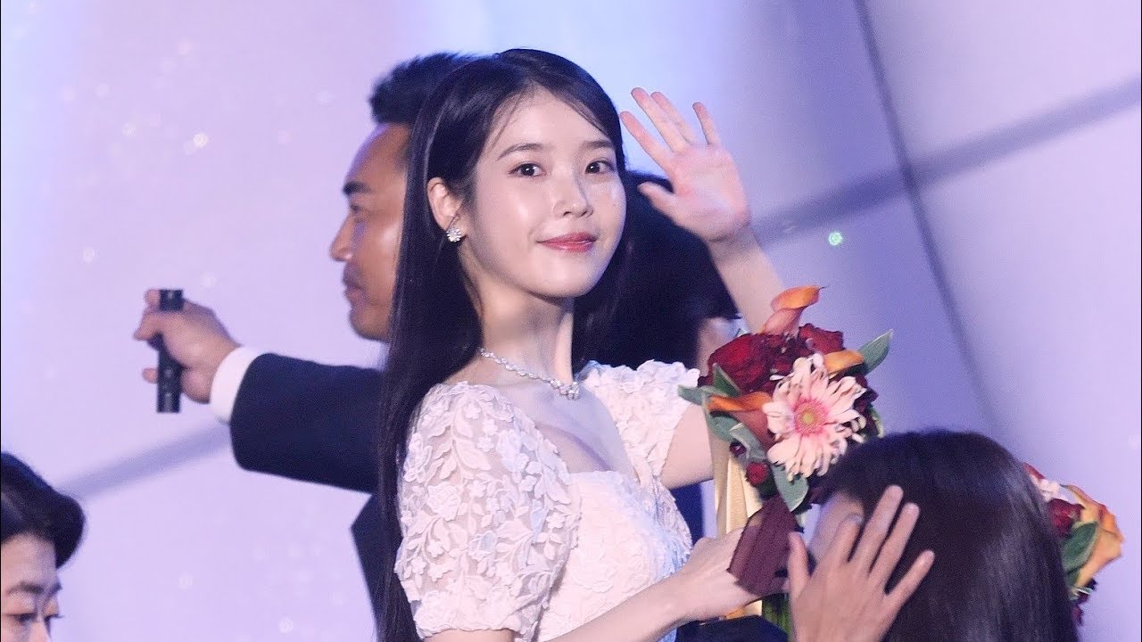 190501 백상예술대상 엔딩 수상자 아이유 포토타임 4K 60P 직캠 IU Photo time fancam by Spinel