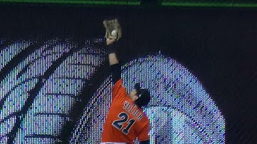 LAD@MIA: Yelich makes an outstanding jumping catch