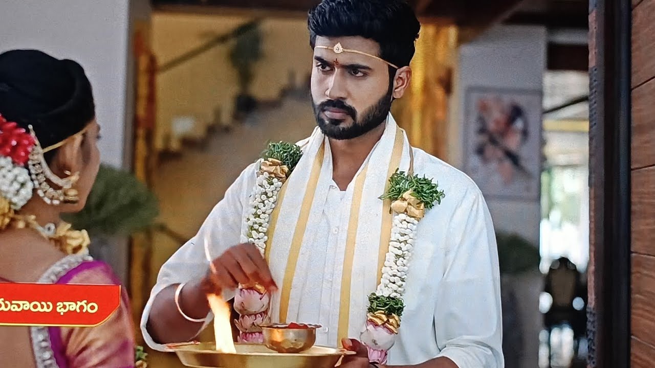 Nuvvu leke nenu lenu latest promo రాధకి హారతి ఇచ్చి లోపలికి ఆహ్వానించిన విక్రమ్ కృష్ణ షాక్ లో దమయంతి