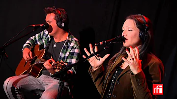 Natasha St-Pier chante "Evangéline" dans La Bande passante