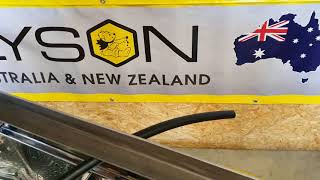LYSON Manual uncapping device with steam heated blades