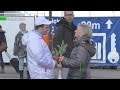 «Из России с любовью»: цветы от незнакомца в Международный женский день