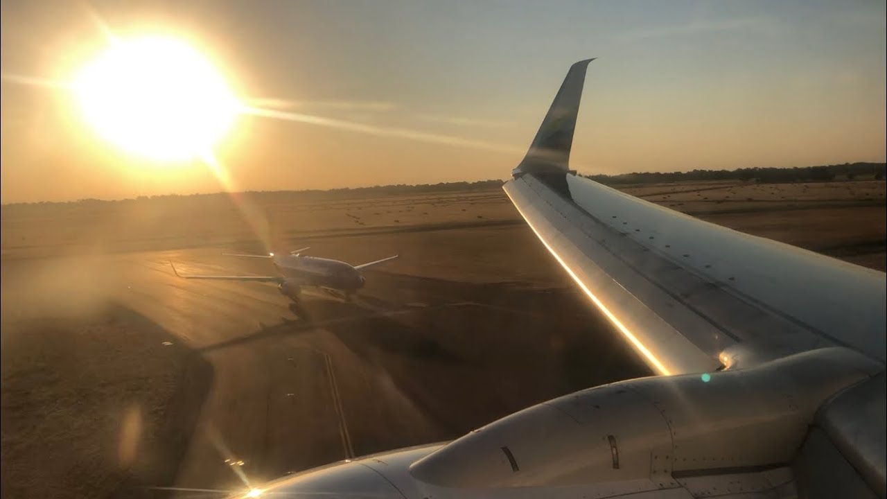 Alaska Airlines Boeing 737800 landing at Sacramento Int’l Airport