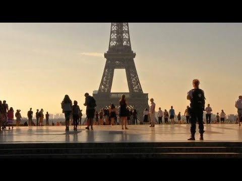 Οι τουρίστες επιστρέφουν στο Παρίσι