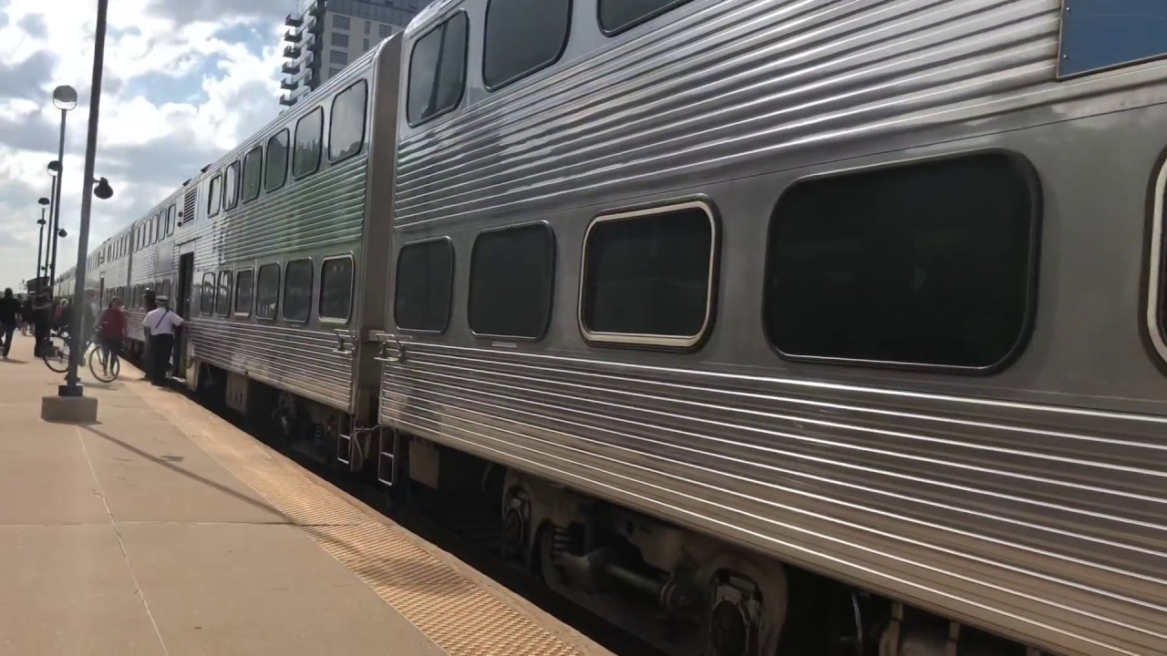 Metra UP-W Line at Oak Park - YouTube