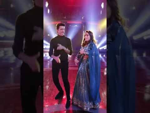 Madhuri Dixit Matches Steps With Riteish Deshmukh On Viral #KachaBadam Song #Shorts #Dance #Madhuri