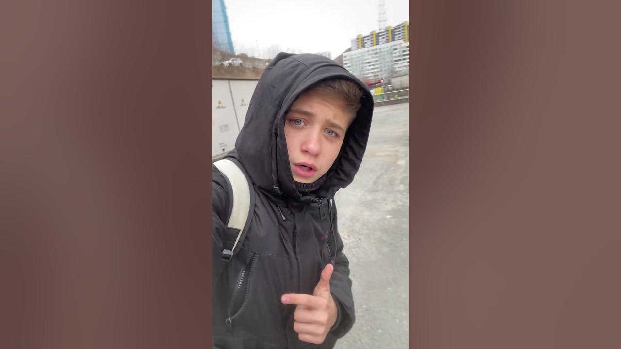 Влад А4 стал доставщиком еды #shorts 🍔 - YouTube