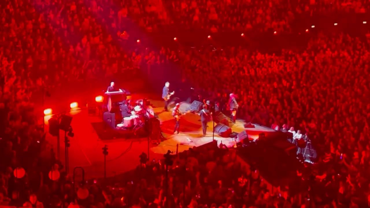 Long blond animal, Davina Michelle en Danny Vera