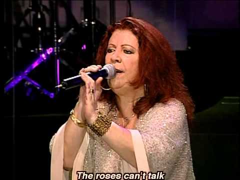 Beth Carvalho - O Mundo é um Moinho & As Rosas Não Falam - YouTube