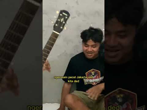 Beli pecel di Jakarta kok yg dateng sambelan? Ndi pecele ??
