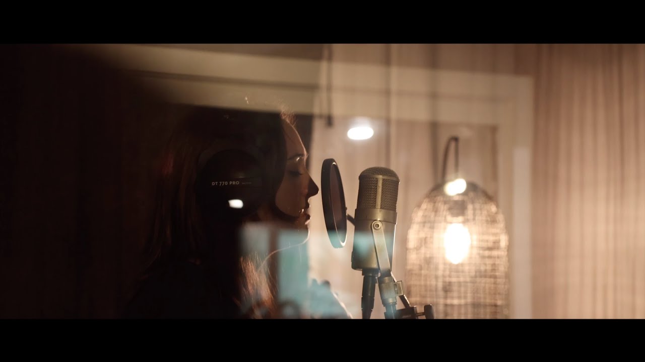 Obejrzyj Piper Butcher - Start Of Something (Official Music Video) w YouTube