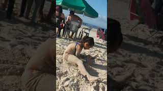 Fazendo Castelo De Areia Na