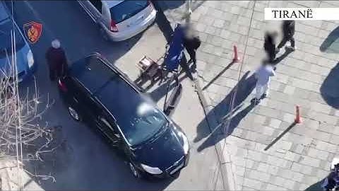 Top Channel/ Pamje të reja! Si shitej heroina në mes të Tiranës, grupe të rinjsh duke bërë ‘pazare’